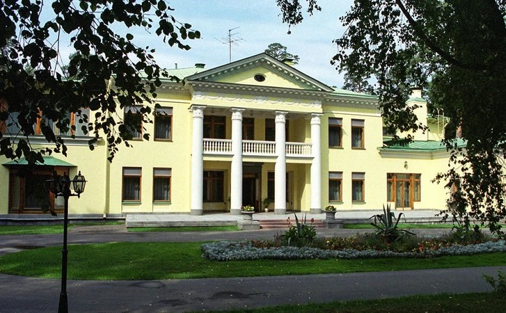 Где живёт Владимир Путин: резиденция в Ново-Огарёво